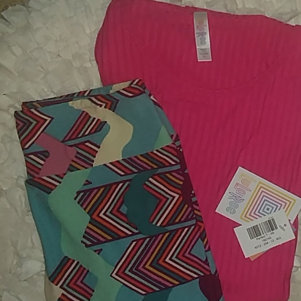 Brand New with Tags Lularoe Pink Perfect Tee